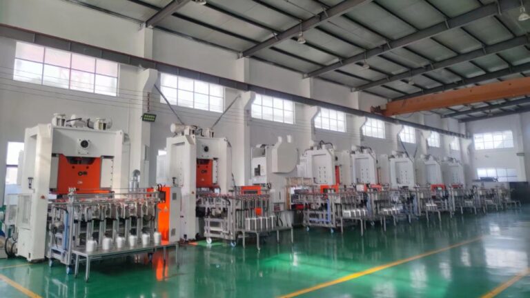 What you should consider when you buy aluminum foil container making machine?